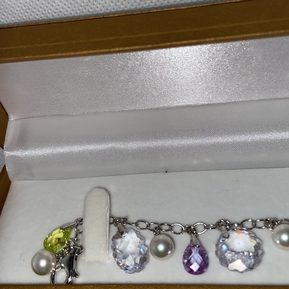 Ladies Bracelet with Dangle Crystals and Faux Pearls 7.5 inch with Box - Picture 3 of 9